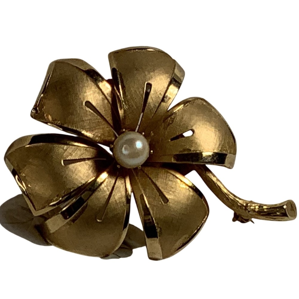 Vintage Gold Tone Flower Brooch with Faux Pearl Accent Women's Pin - Picture 2 of 6